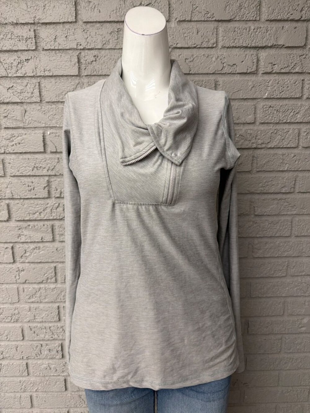 New Balance Women's Gray Asymmetrical Zip Long Sleeve Pullover Top Size S